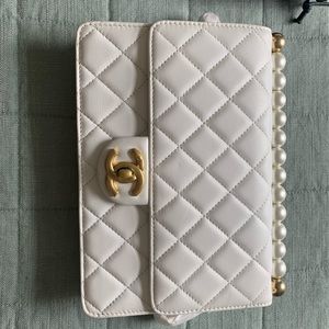White pearl chanel purse